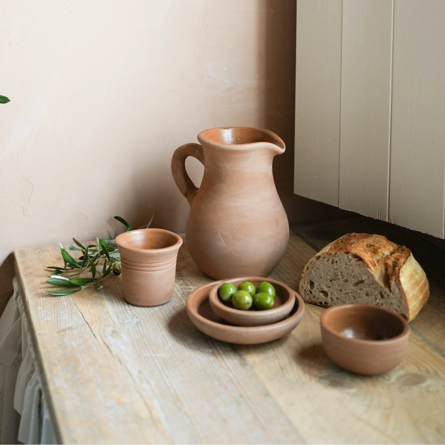 Hand-thrown terracotta jug on rustic dining table
Terracotta ceramic jug filled with fresh flowers
Rustic terracotta jug for summer entertaining
Handmade terracotta pitcher for sangria and drinks
Decorative ceramic jug with earthy terracotta finish
Artisan terracotta jug styled on kitchen shelf
Mediterranean style terracotta jug for home decor
Rustic flower jug with freshly picked garden stems