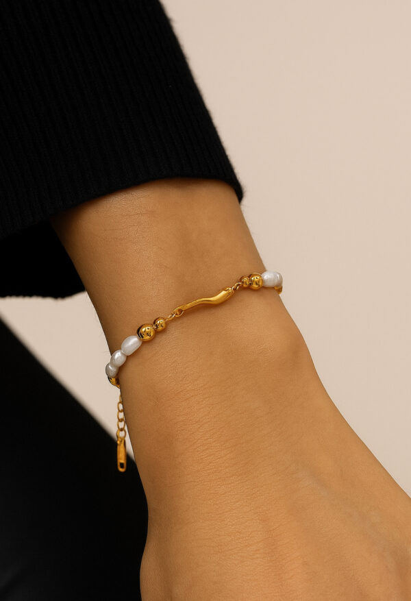 pearl & gold bracelet