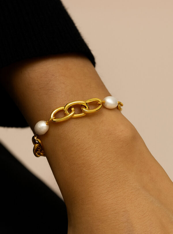 Baroque pearl bracelet