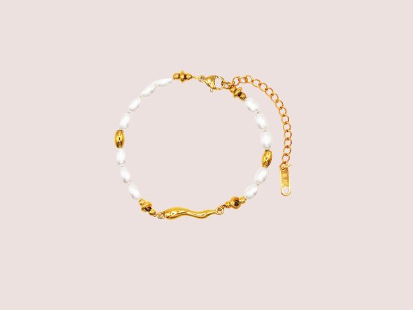 Pearl & Gold Bracelet