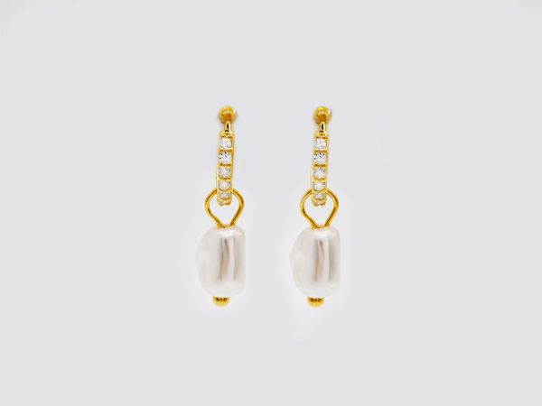 Pearl on a Zirconia Set Huggie Earring