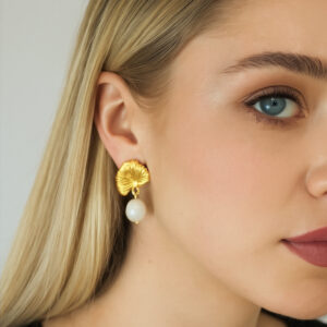 Shell Pearl Drop Earrings
