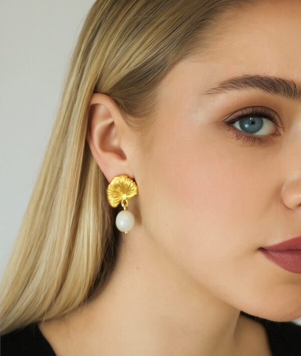 Shell Pearl Drop Earrings