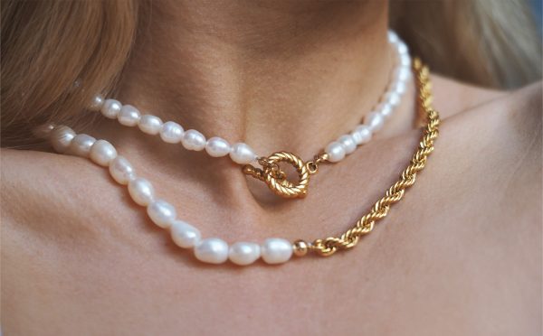 pearl choker necklace