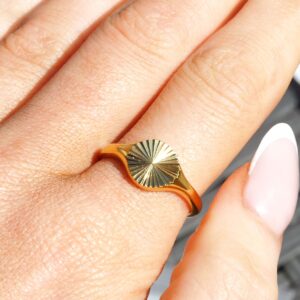 gold signet ring