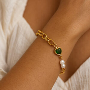 green heart pendant bracelet