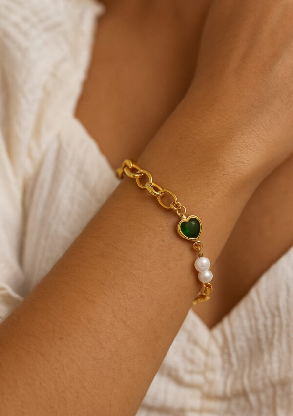 green heart pendant bracelet