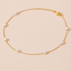 thin pearl necklace