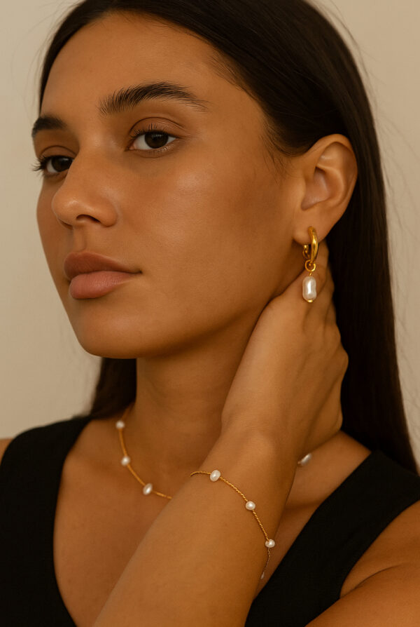 thin pearl bracelet